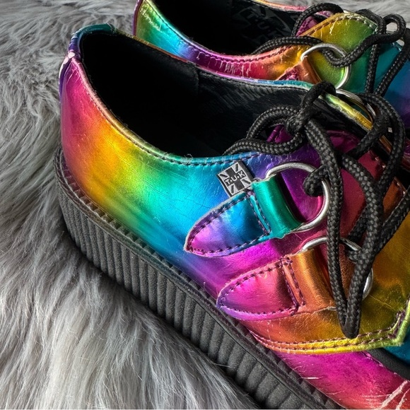 T.U.K.
Unisex Shoes Mondo Hi Creepers Sneaker Metallic Rainbow A8647 - Picture 7 of 11